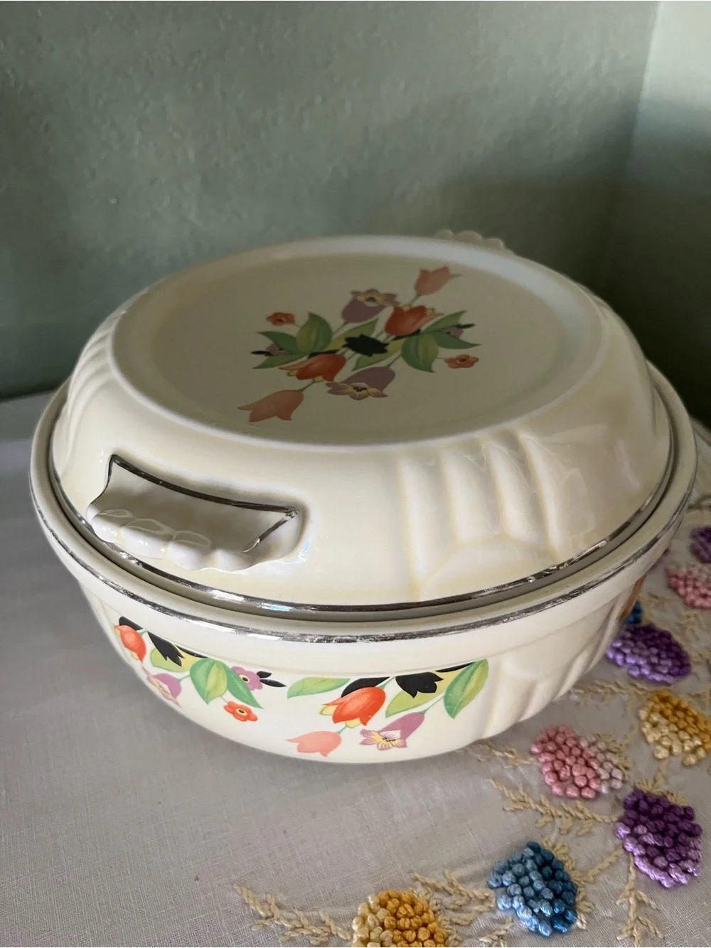 Vintage Hall’s Superior Covered Casserole – Radiance Shape Crocus/Tulip UV